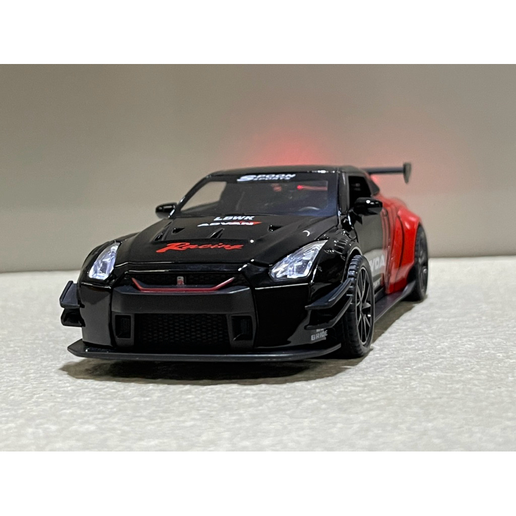 Mô hình xe ô tô NISSAN GTR R35 - 1:32