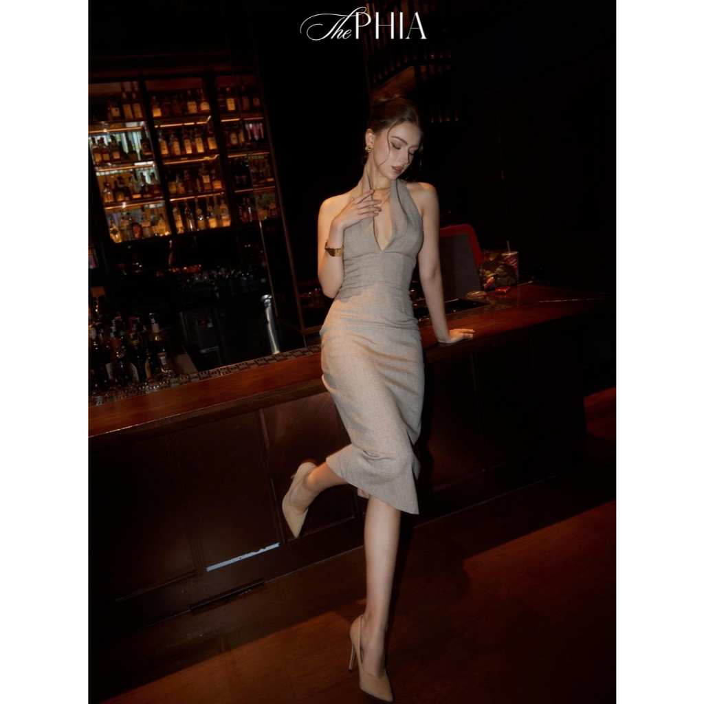 𝐓𝐇𝐄 𝐏𝐇𝐈𝐀 - Đầm Midi Thiết Kế Cổ V & Hở Lưng - Barely Beige Dress