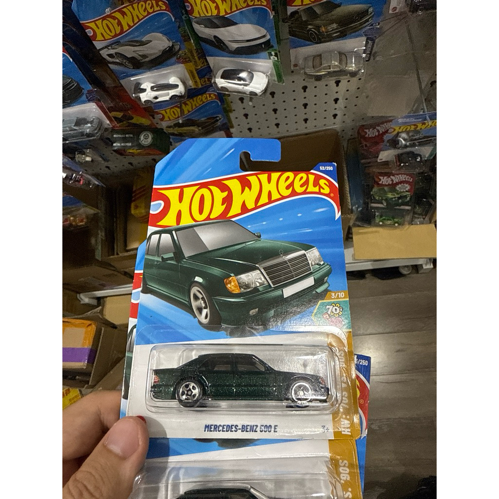 Hotwheels 2025 Mercedes Benz 500E/ mô hình ô tô