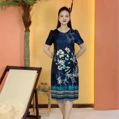 Đầm suông trung niên cho mẹ - Cổ tròn tay ngắn - Xanh hoa họa tiết - TTV2051