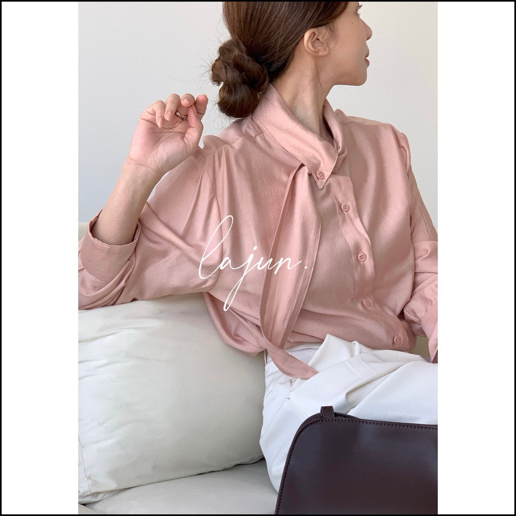 [LAJUN KOREA] Áo Blouse Dela Soft Cổ Sơ Mi Dây Liền Vắt Chéo Form Suông Chất Liệu Rayon Nhẹ Mát