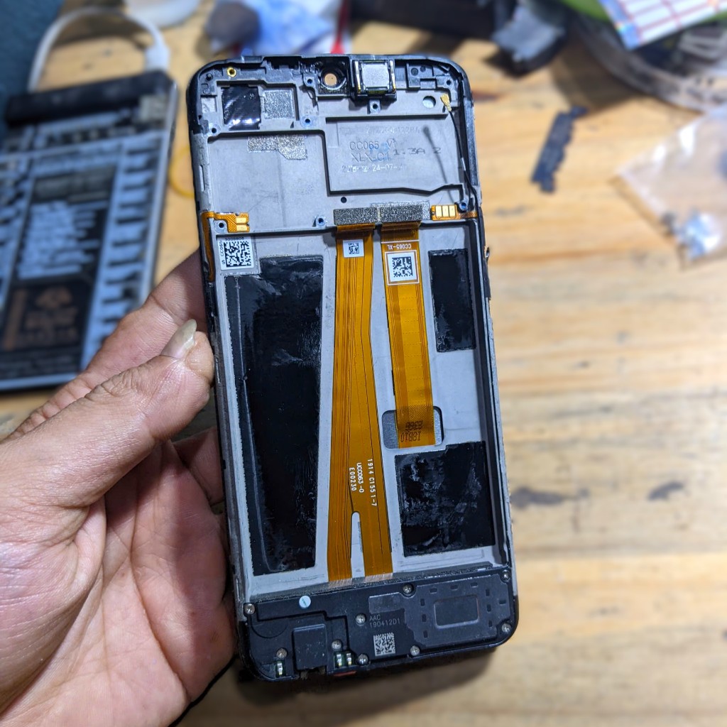 Xác Oppo A7 hư màn,không MAIN,không vỏ lấy linh kiện - Khung sườn / Loa ngoài Oppo A7