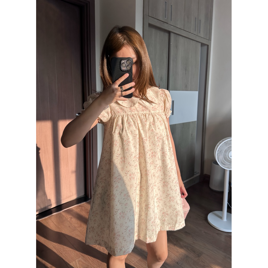Đầm babydoll hoa nhí - Đầm cổ sen tay phồng hoa nhí trẻ trung.