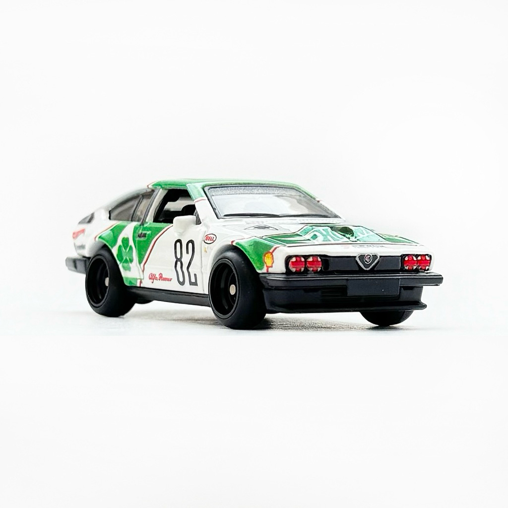 Hot Wheels Premium BOULEVARD ALFA ROMEO GTV6 3.0 LOOSE