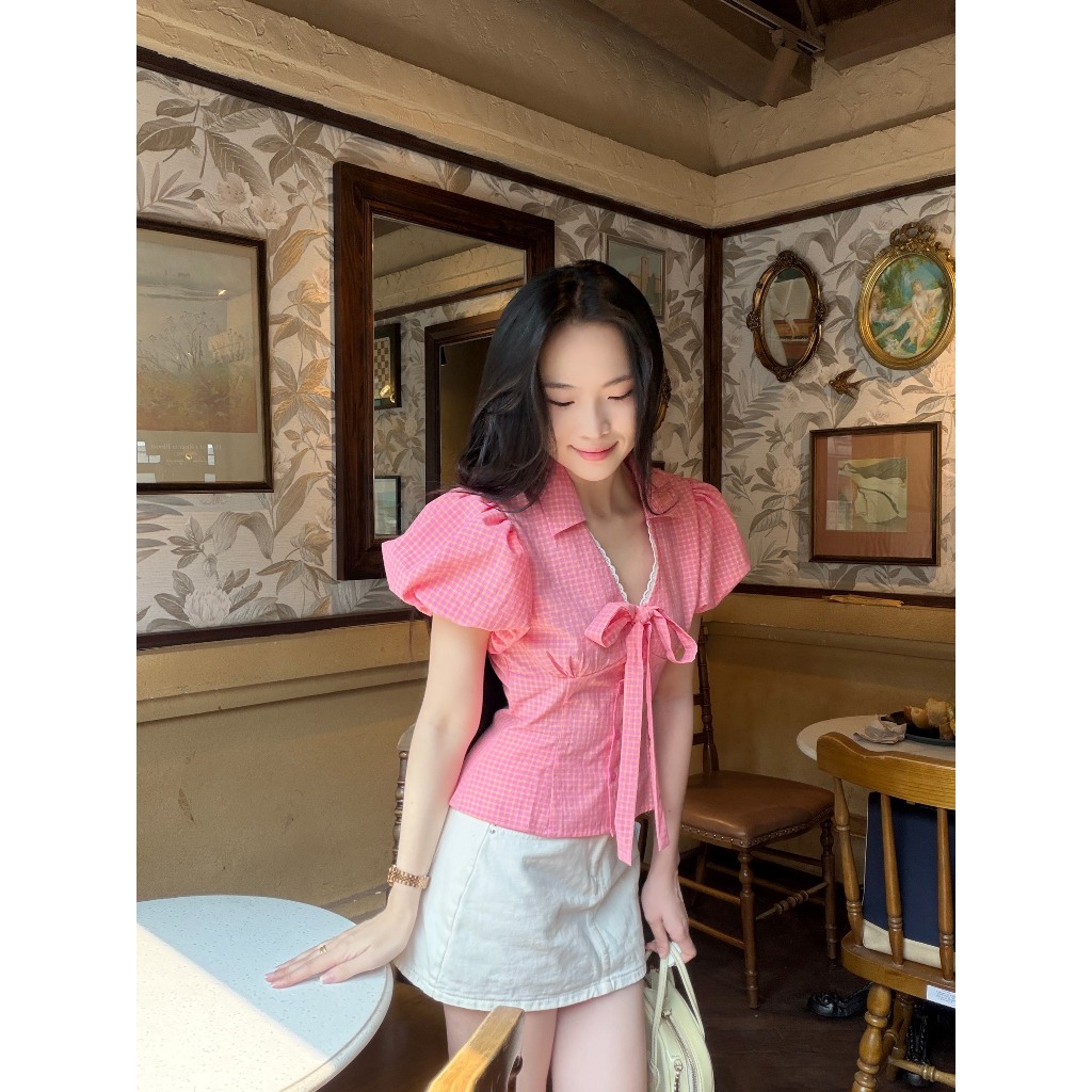 Áo sơ mi áo kiểu nữ tay bí cổ V viền ren phối nơ trẻ trung LAMO - B1543 | BigBuy360 - bigbuy360.vn