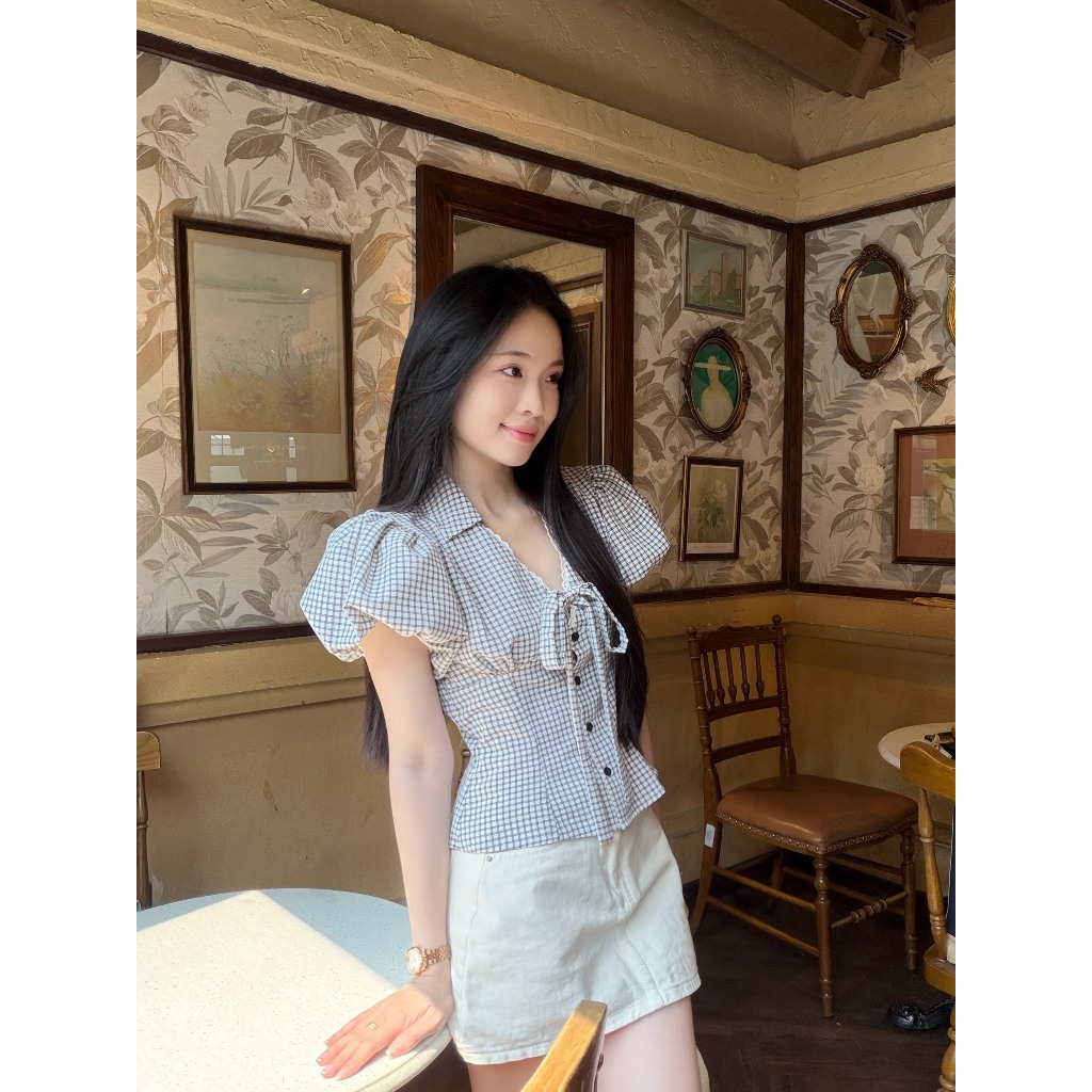 Áo sơ mi áo kiểu nữ tay bí cổ V viền ren phối nơ trẻ trung LAMO - B1543 | BigBuy360 - bigbuy360.vn