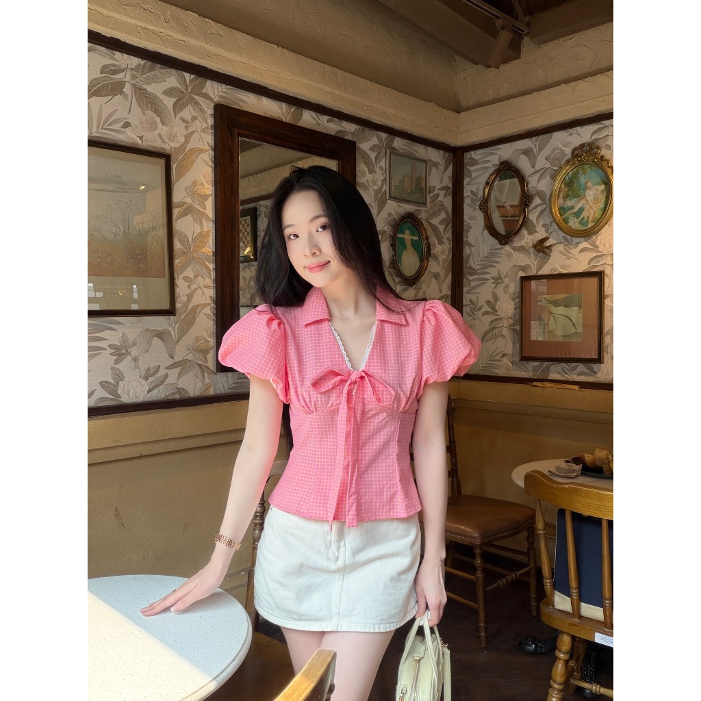 Áo sơ mi áo kiểu nữ tay bí cổ V viền ren phối nơ trẻ trung LAMO - B1543 | BigBuy360 - bigbuy360.vn