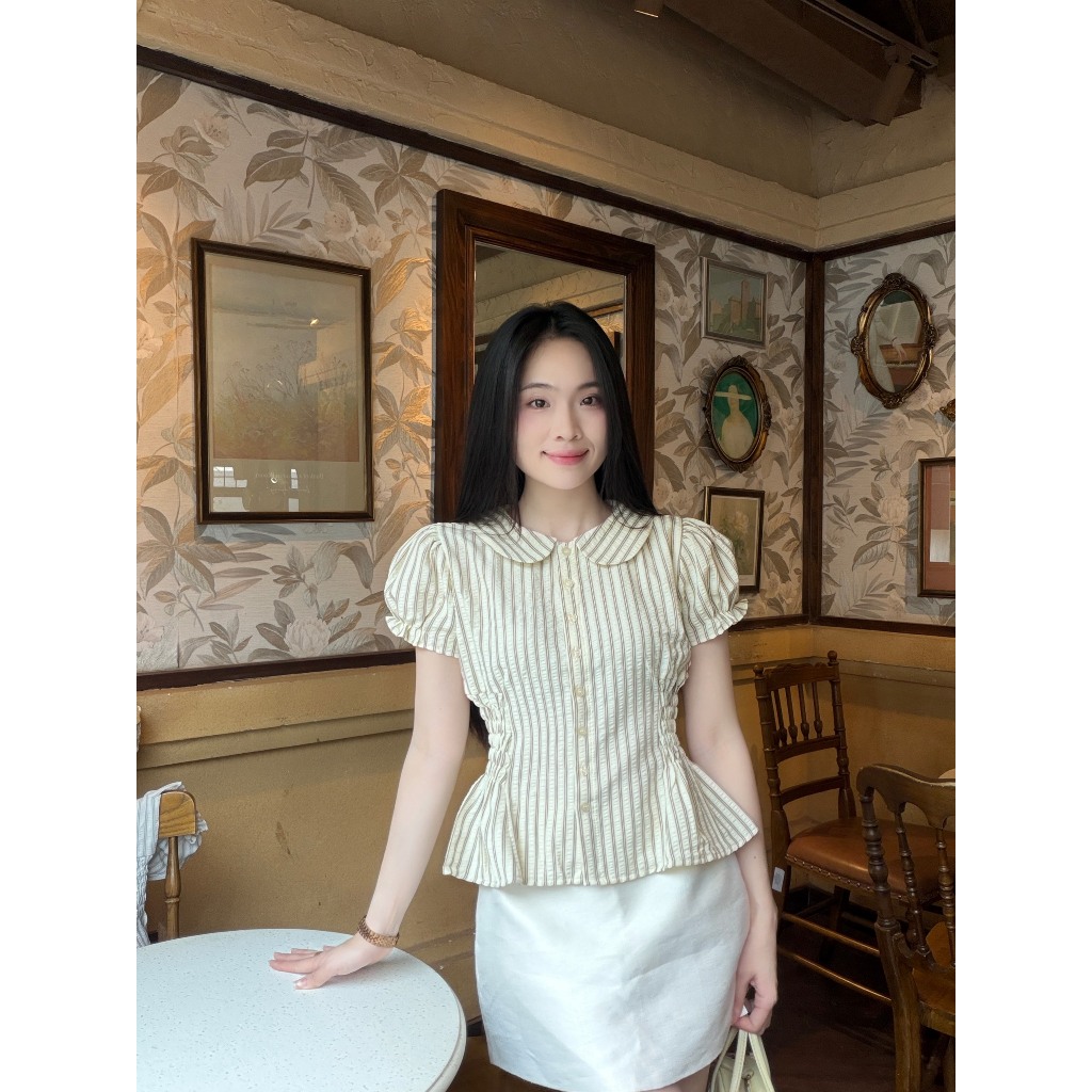Áo sơ mi nữ cổ sen nhún eo gọn dáng vải sọc xinh xắn trẻ trung LAMO - B1546 | BigBuy360 - bigbuy360.vn