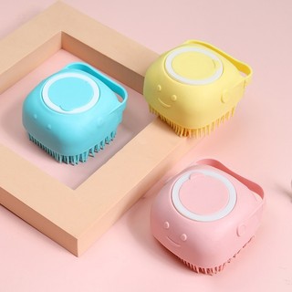 Bàn chải tắm tạo bọt mềm mại cho chó mèo, có ngăn đựng sữa tắm 𝐁𝐂𝟎𝟏