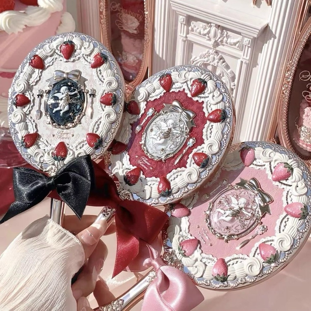 [Dreamy Blush] Gương cầm tay Flowers Knows  – phiên bản Strawberry Cupid cổ điển