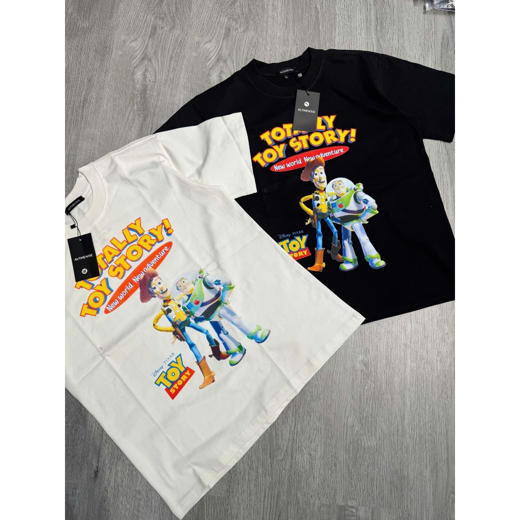 Áo thun unisex họa tiết Toy Story 4 in hình Woody & Buzz Lightyear phối chữ “Totally Toy Story ”Wild