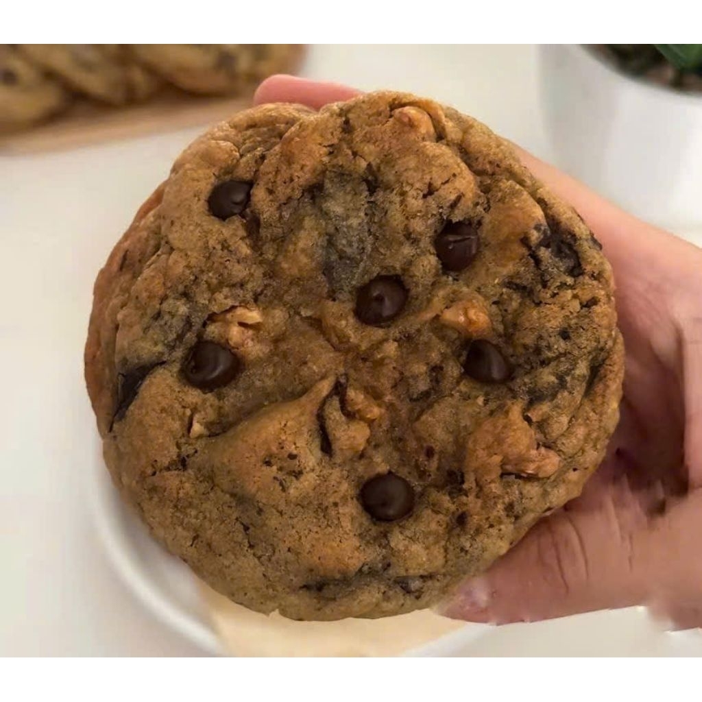 4 gooey chocolate chip cookie