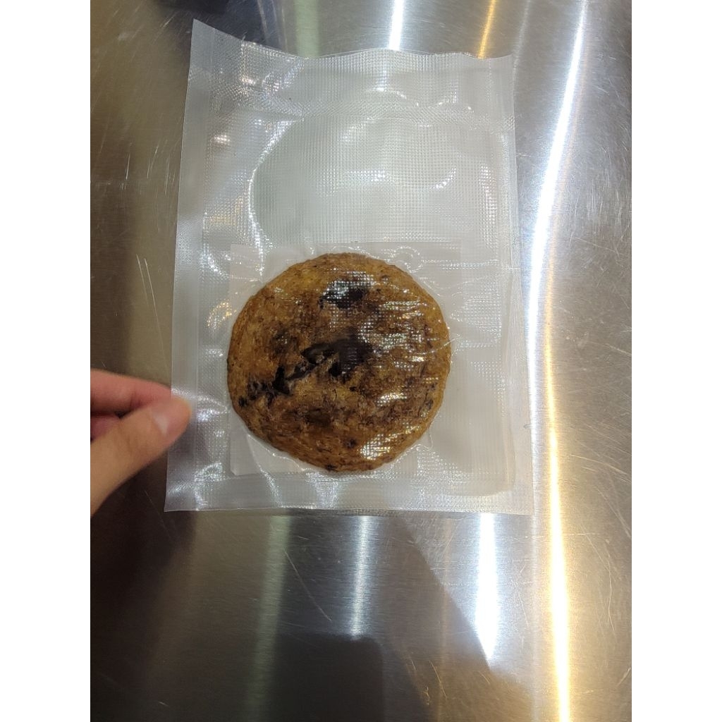 1 chewy chocolate chip cookie