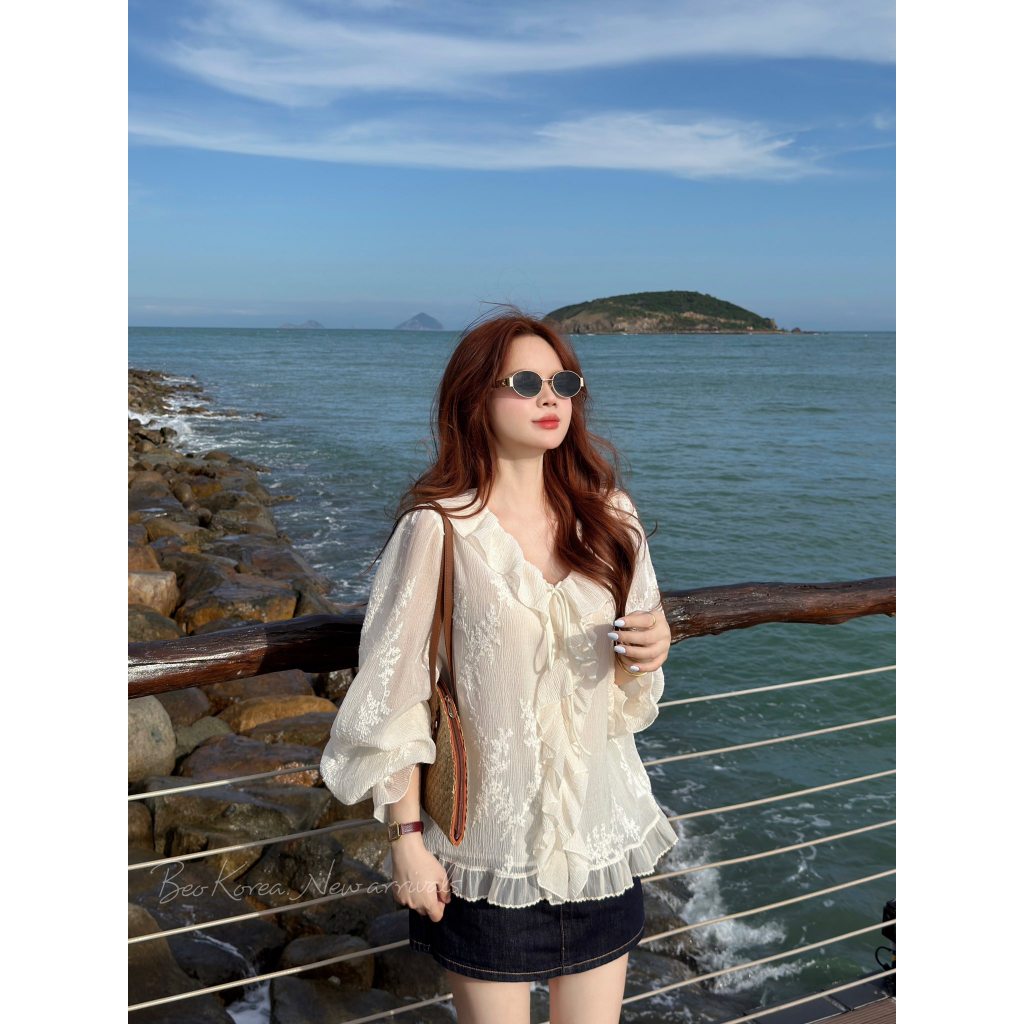 [A9128] ÁO SƠ MI REN HOA VIỀN BÈO CỔ TIM metwo.dearu - Áo voan nhăn be thêu hoa cổ V thắt nơ tay bồn