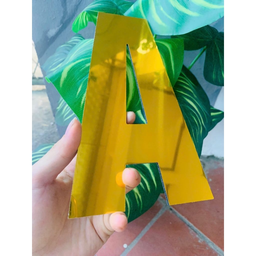Chữ alu gương vàng cao 25cm dày 3mm. Chữ cái dán tường.  Chữ biển quảng cáo