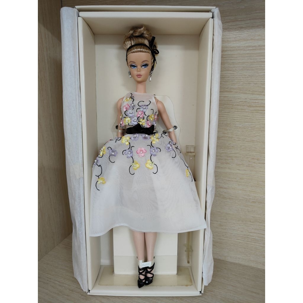 Búp bê barbie Silkstone Classic dress doll
