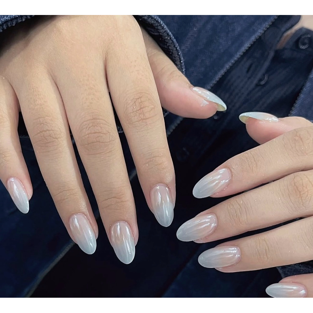 Nailbox thiết kế ombre xanh tráng gương trong suốt