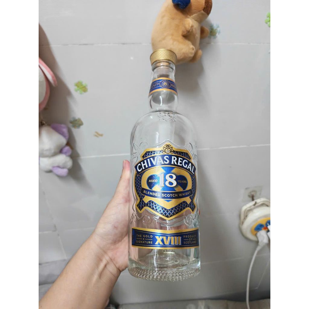 Vỏ chai Chivas 18 mẫu mới dùng để trang trí trưng bày