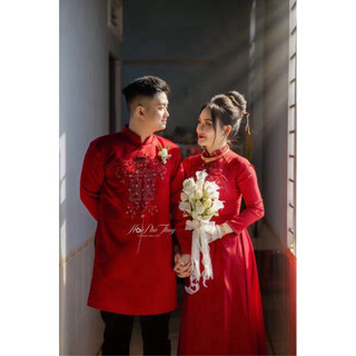 Hoa cưới cầm tay cô dâu