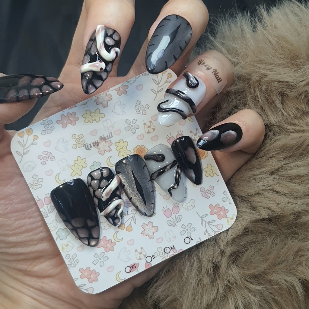 Lizzy Nail – Nailbox Móng Úp bé na đen trắng AL023 – Black and White Snake Press On Nails Almond / M