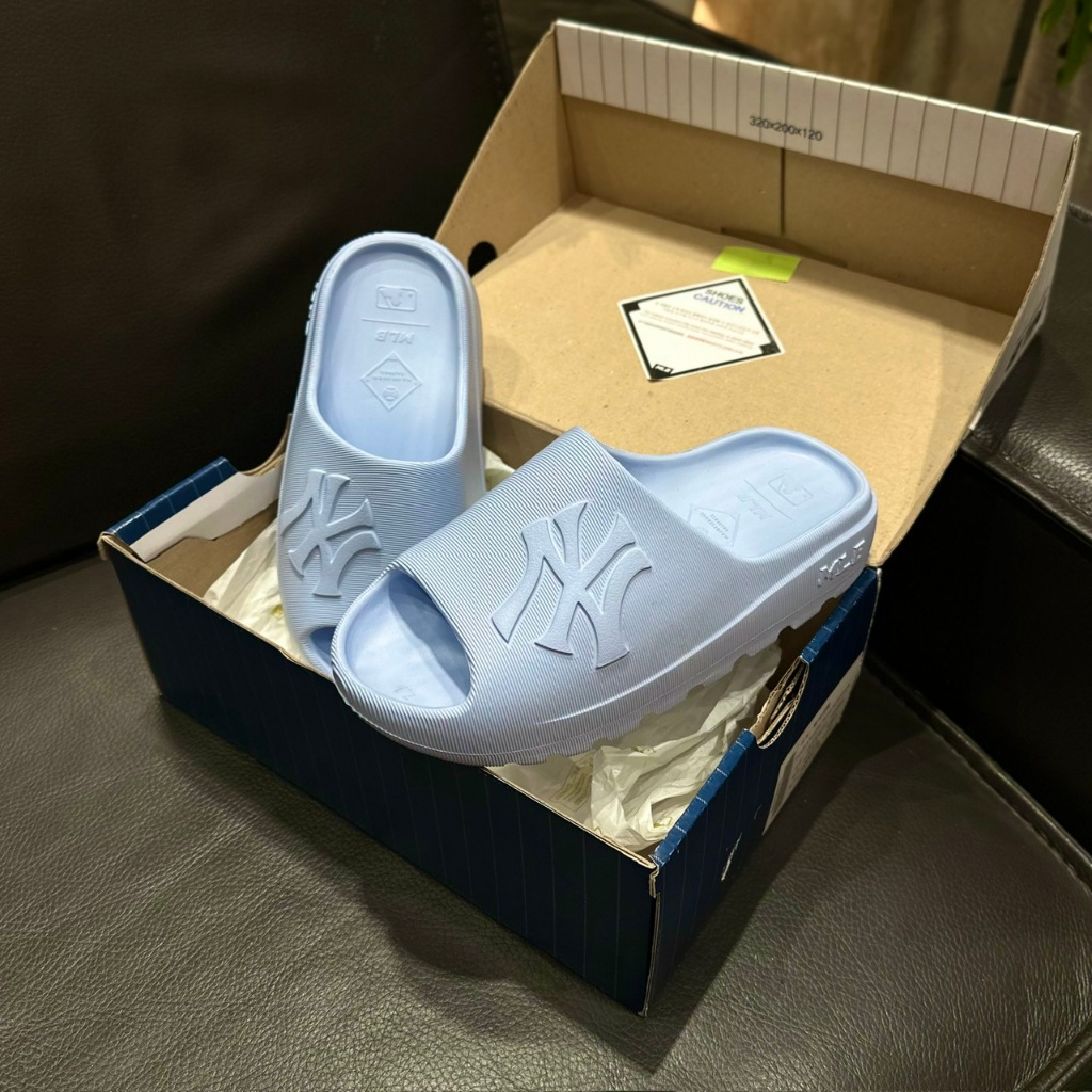[ CHINHHANG ] DÉP BÁNH MÌ MLB SKIPPER SLIDE NEW YORK YANKEES BLUE