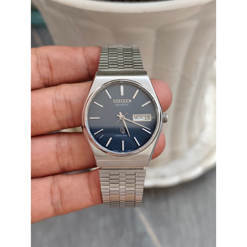 Đồng hồ nam Citizen CQ Crystron mặt xanh đen 2 ô lịch hàng si Nhật chạy pin