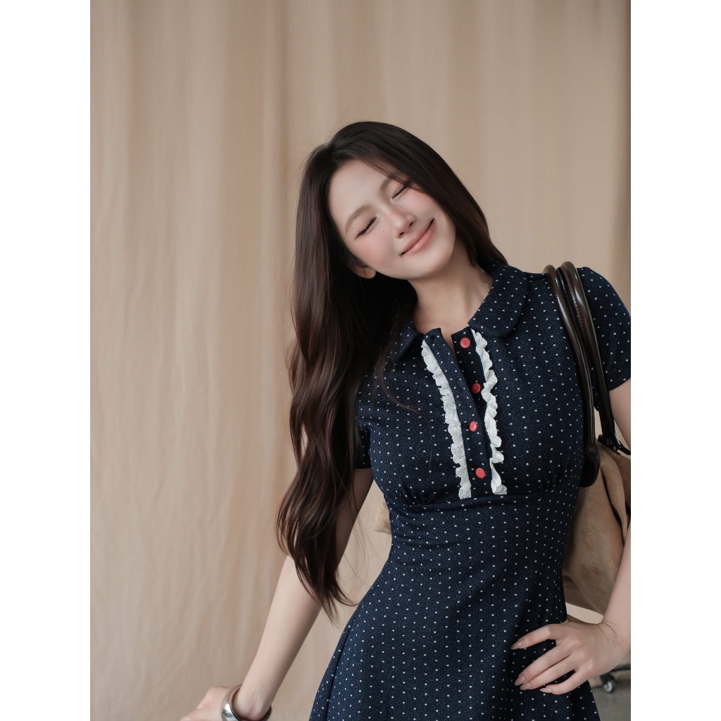 Lily.clothes- (Sẵn) Kayce Dress- Váy sơ mi nữ cộc tay chấm bi dáng ngắn cổ phối ren cúc đỏ kèm quần bảo hộ (V39) | BigBuy360 - bigbuy360.vn