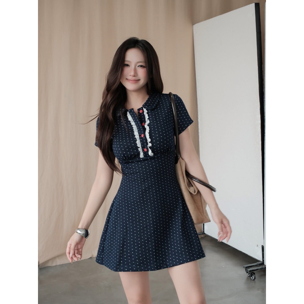 Lily.clothes- (Sẵn) Kayce Dress- Váy sơ mi nữ cộc tay chấm bi dáng ngắn cổ phối ren cúc đỏ kèm quần bảo hộ (V39) | BigBuy360 - bigbuy360.vn