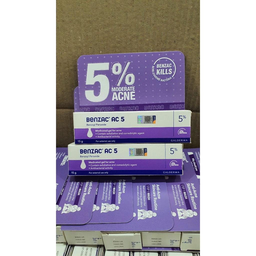 Chấm mụn Benzac AC Benzoyl Peroxide 2,5% 5% gel 30gram giúp giảm mụn bọc mụn viêm