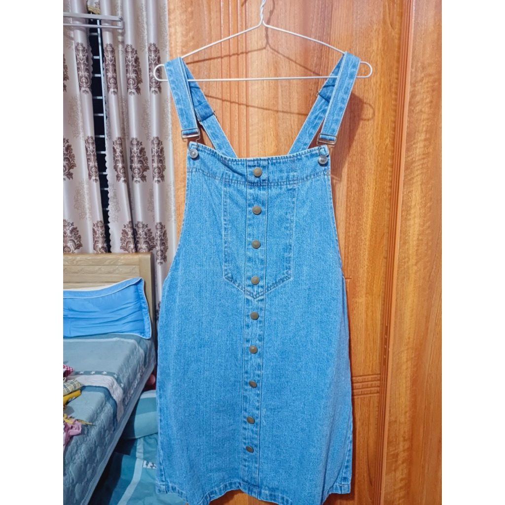 combo 1yếm jean + 1 váy xuông freesize