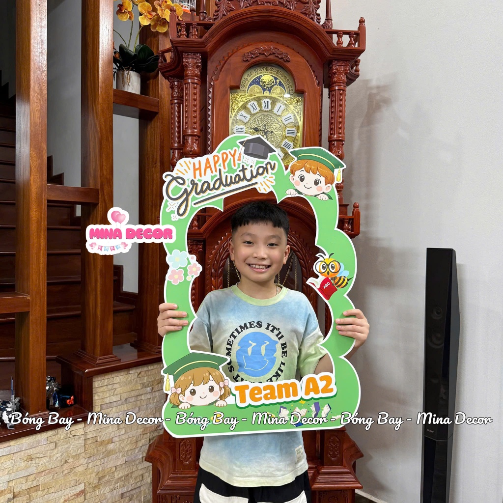 Khung Check In Chụp Ảnh Kỷ Niệm Tốt Nghiệp Cầm Tay