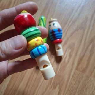 Còi Gỗ Cho Bé Kèm Dây