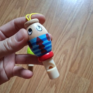 Còi Gỗ Cho Bé Kèm Dây
