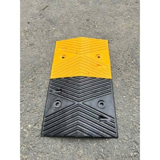 Gờ giảm tốc , gờ giảm tốc cao su  cao 3cm ×30× 50cm dùng trong giao thông