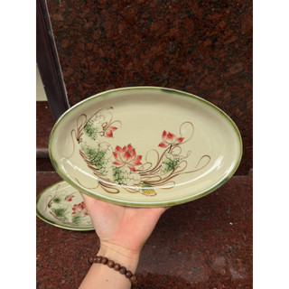 Đĩa bầu dục vẽ hoa sen Bát Tràng số 2 kích cỡ 26x17cm