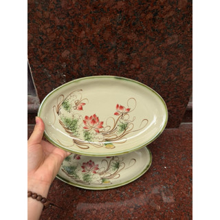 Đĩa bầu dục vẽ hoa sen Bát Tràng số 2 kích cỡ 26x17cm