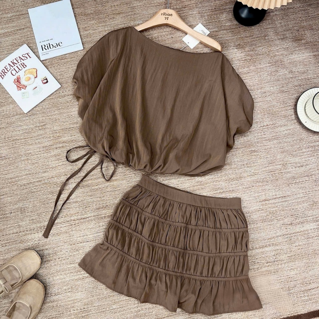 (Set 2 Món): Set Áo Lệch Vai Dây Rút Eo Mix Chân Váy May Chun 3 Tầng Rúm Bèo Hack Dáng 2 Màu-Ảnh Thật Lollaye | BigBuy360 - bigbuy360.vn