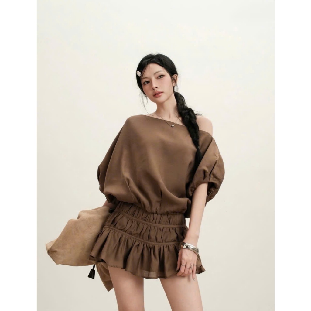 (Set 2 Món): Set Áo Lệch Vai Dây Rút Eo Mix Chân Váy May Chun 3 Tầng Rúm Bèo Hack Dáng 2 Màu-Ảnh Thật Lollaye | BigBuy360 - bigbuy360.vn