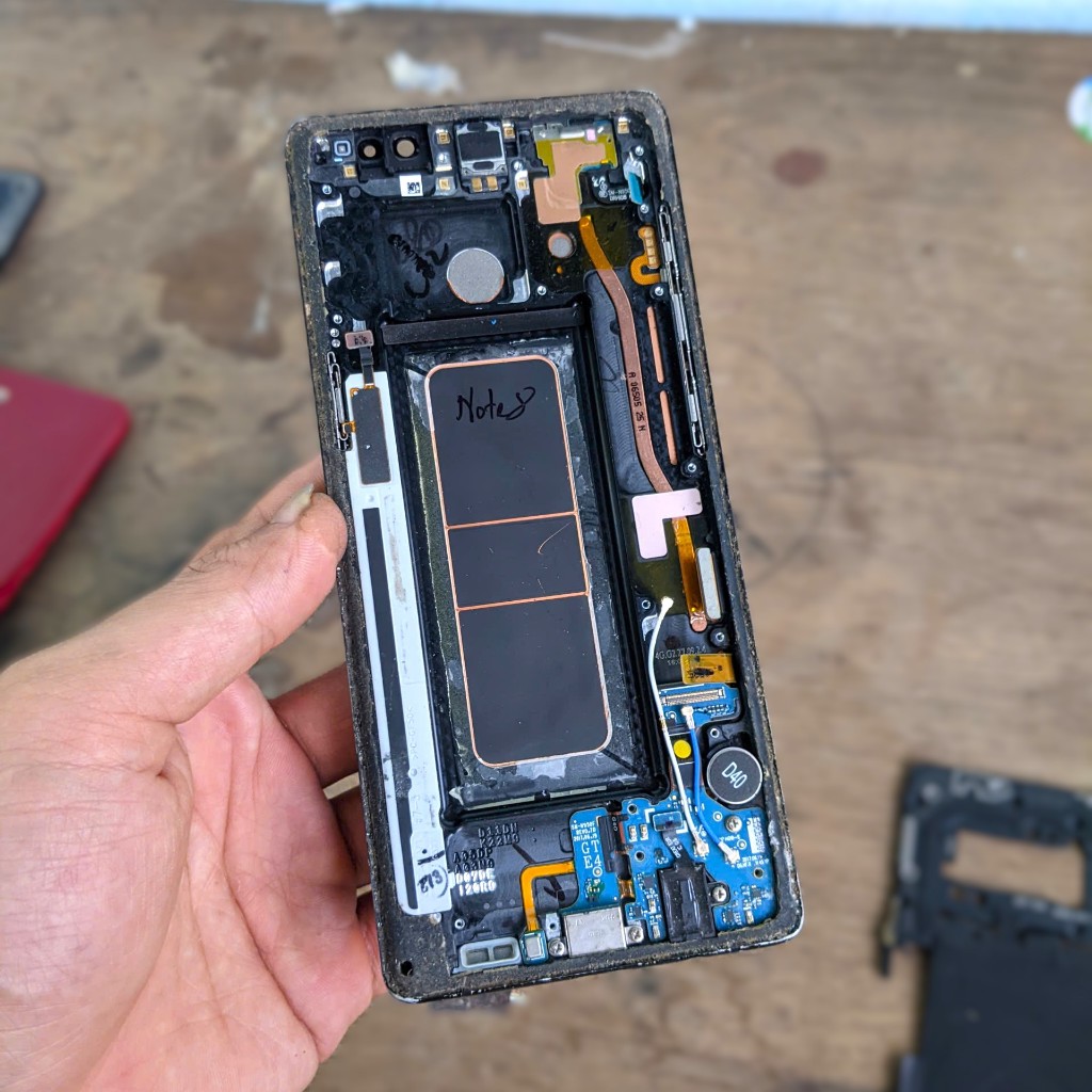 Xác Samsung Galaxy Note 8 / N950 hư màn,không MAIN không pin lấy linh kiện (Cụm sạc,nắp main,loa ngo