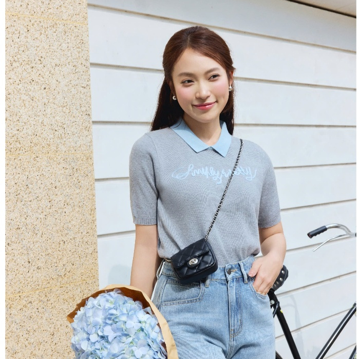 (Little Women) Áo dệt kim phối cổ thêu chữ nổi, chất liệu dệt kim cao cấp, mềm mát thời trang nữ Calie AKDK255 | BigBuy360 - bigbuy360.vn