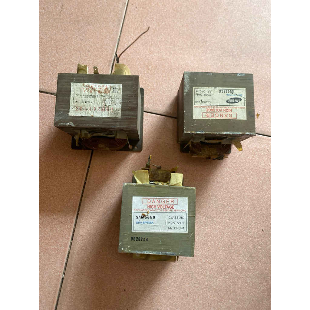 Biến áp lò vi sóng đục sẵn thứ cấp dùng chế máy hàn cell pin 800E
