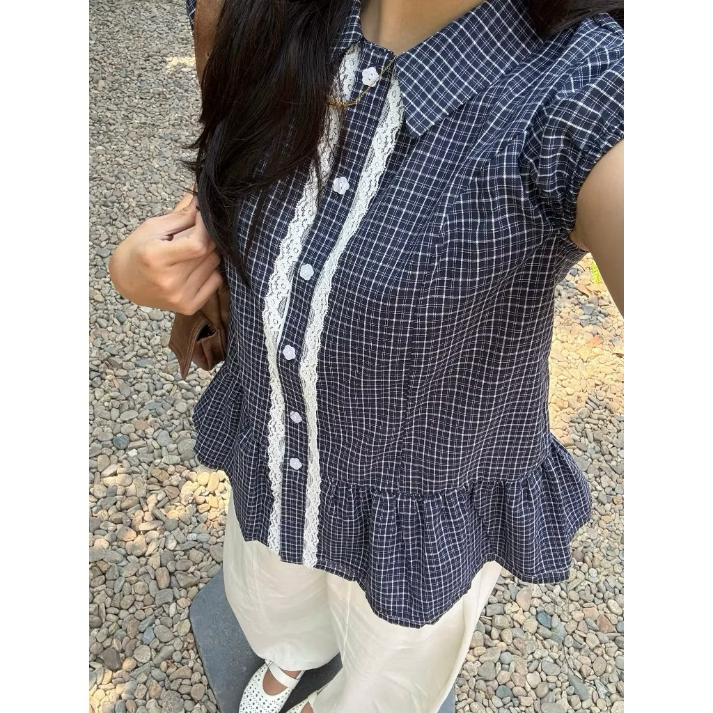 Áo sơ mi viền ren nhún tay hến dáng peplum Hichi Top