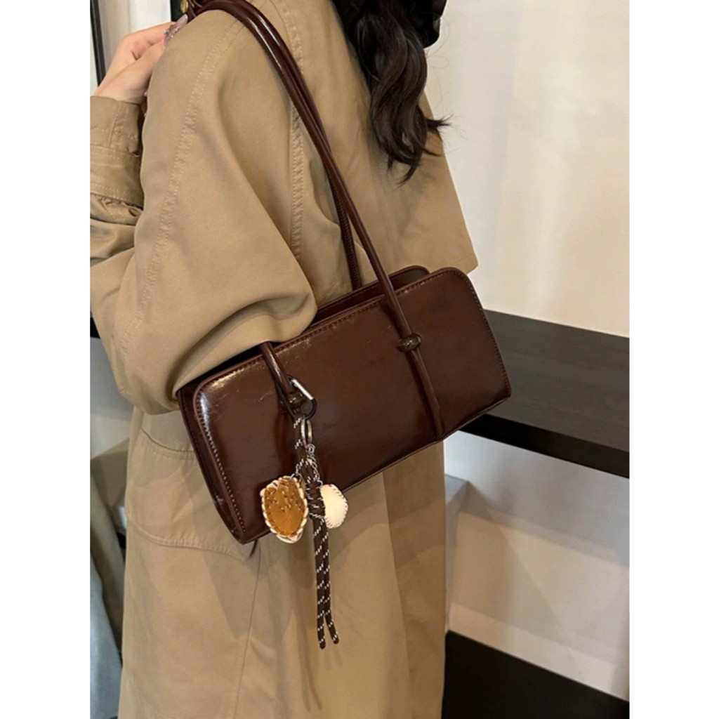 Túi Xách Nữ Retro Dáng Dài 28cm Đeo Vai Kèm Charm Bóng Chày –Túi Baguette Kẹp Nách Hàn Quốc HT181