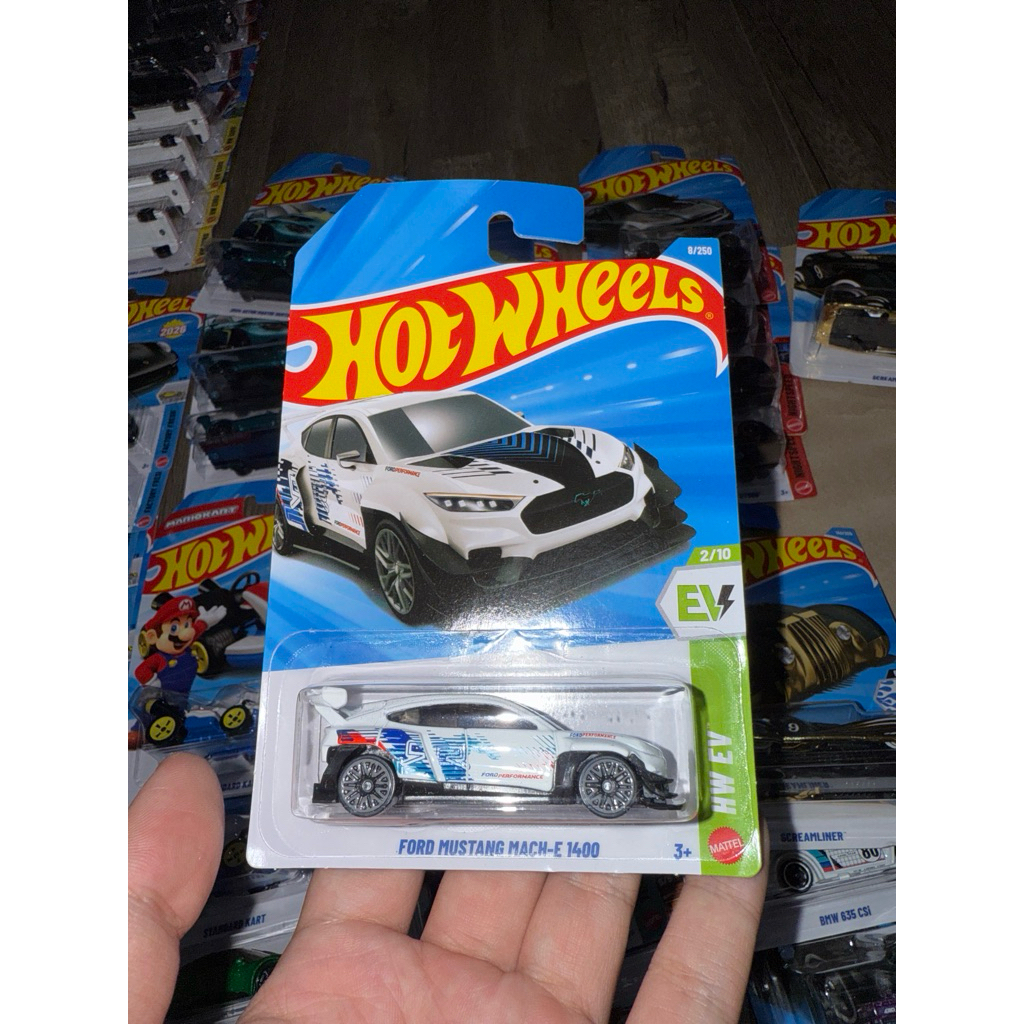 Hotwheels Ford Mustang Mach e/  mô hình ô tô