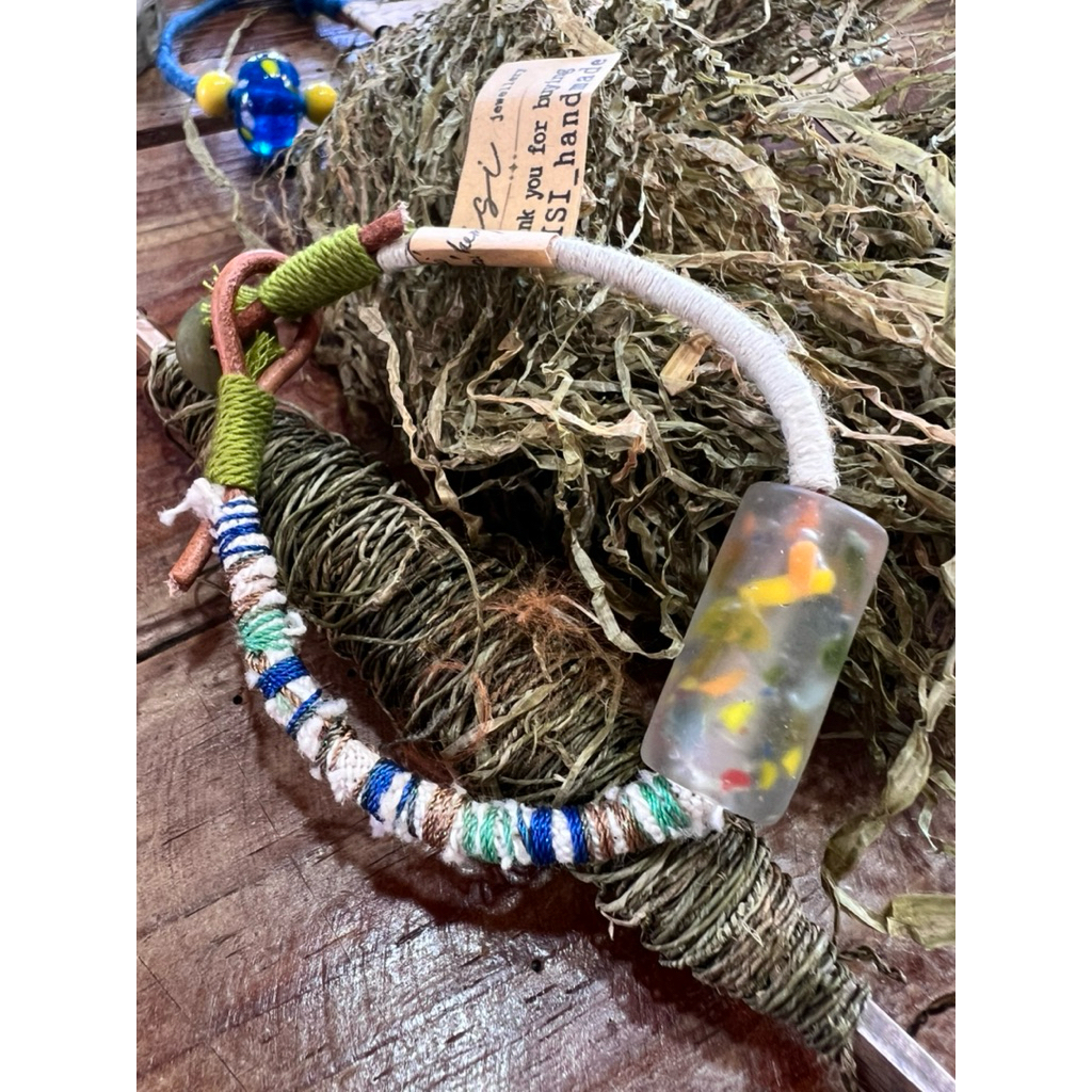 Vòng lưu ly Nepal và sợi vải hemp