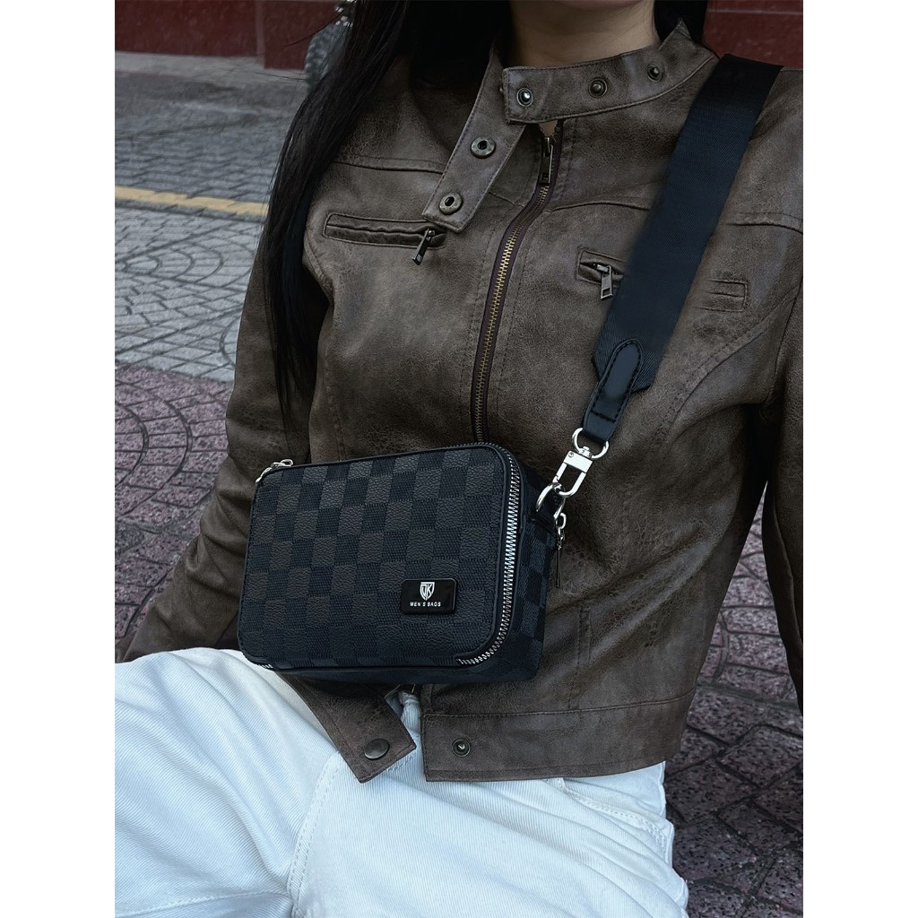 Túi Cốp đeo chéo DK.07 Karo đen da PU logo DK - hộp, Ví mini , 2 charm tự chọn ( Chọn charm IB cho s