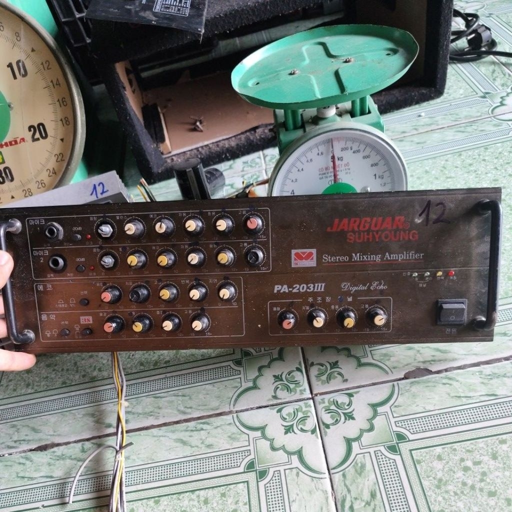 mặt trước pre hư hỏng xác  amply karaoke Jarguar suhyong PA-203III Hàn Quốc