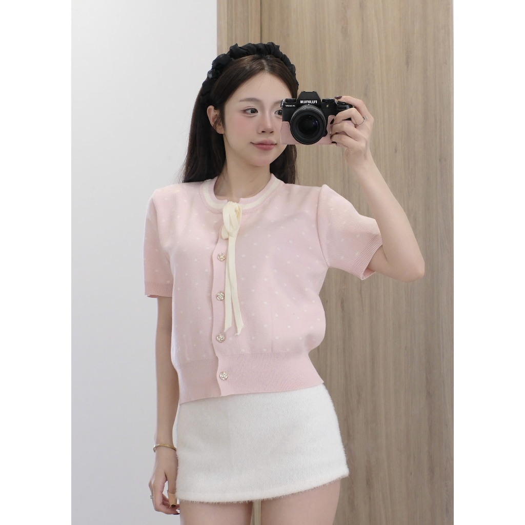 HTIQUE - SOFT SEASON mở bán Áo len dệt kim chấm bi hồng sữa dâu kèm nơ thắt điệu, Áo len dệt kim kiểu nữ tiểu thư LA43 | BigBuy360 - bigbuy360.vn