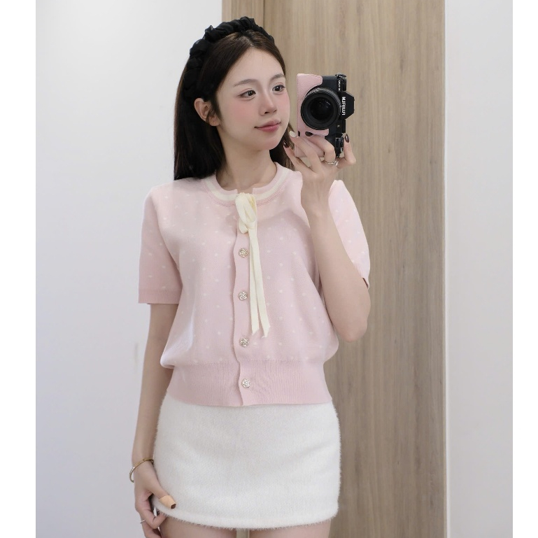 HTIQUE - SOFT SEASON mở bán Áo len dệt kim chấm bi hồng sữa dâu kèm nơ thắt điệu, Áo len dệt kim kiểu nữ tiểu thư LA43 | BigBuy360 - bigbuy360.vn
