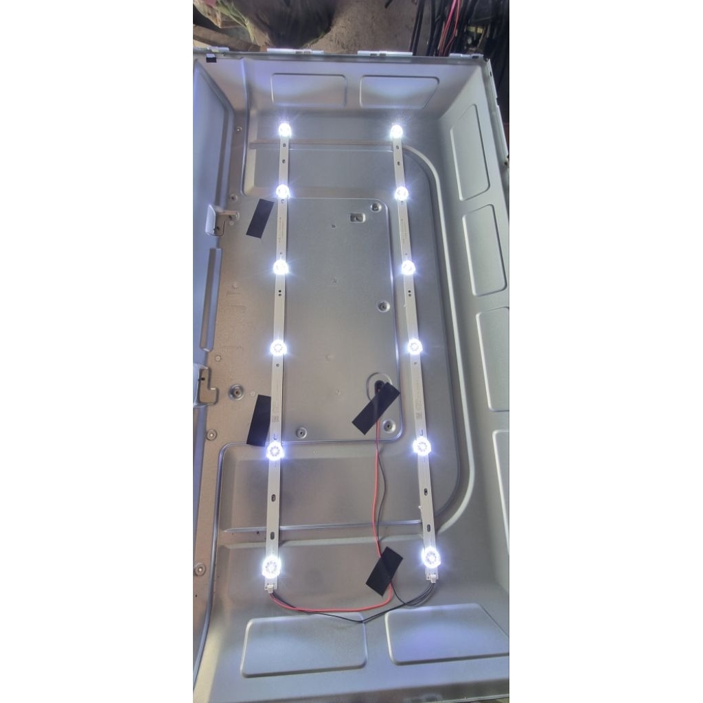 Bộ Led ASANZO 32S800 , 32T800 hoặc 32S890 giống nhau led củ 2 thanh sáng tốt,6 bóng 1 thanh,led 6V,m